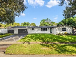 Building Photo - 740 Beachwood Ln