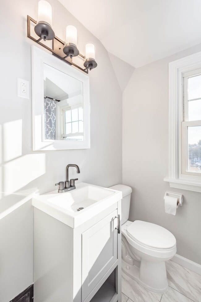 Foto del edificio - Charming 4 bedroom home in Pittsburgh avai...