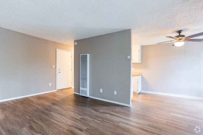 1HAB, 1BA - 700 ft² - Sala de estar - Warring Street Apartments