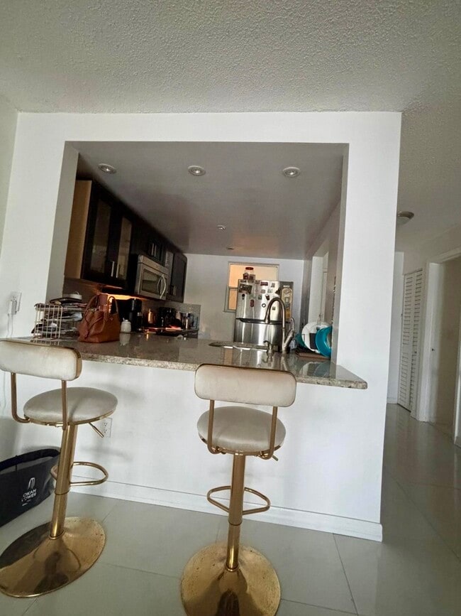 Foto del edificio - 3527 NE 168th St