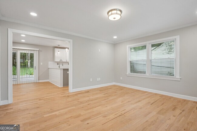 Foto del edificio - 1335 E Washington Ave