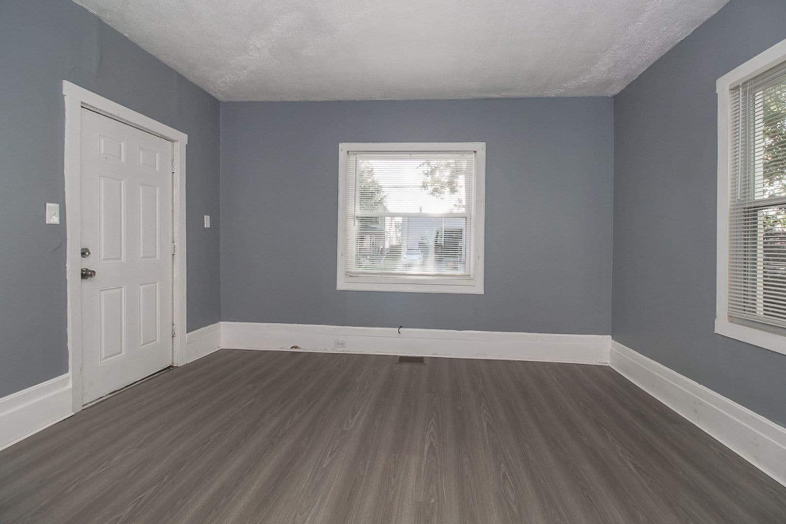 1470 W 110th St Cleveland, OH 44102 – photo 4