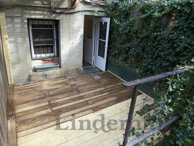 Building Photo - 430 E 83rd St