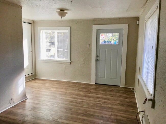 Building Photo - 1444 Valentia St