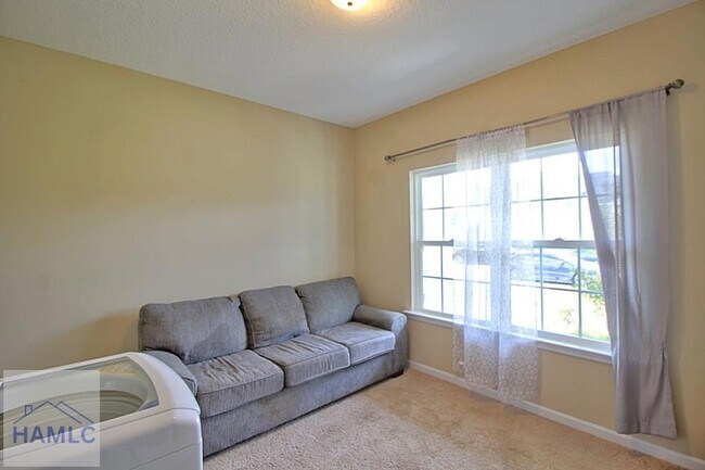 Foto del edificio - 248 Sawmill Rd