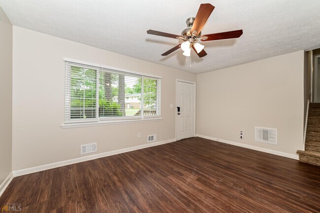 Foto del edificio - 8521 Peachtree Ln