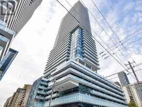 Building Photo - 161 Roehampton Ave