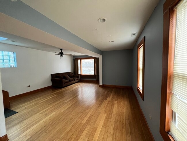 Dining room - 1814 W Pershing Rd