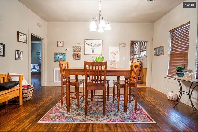 Foto del edificio - 310-312 12th Ave NW