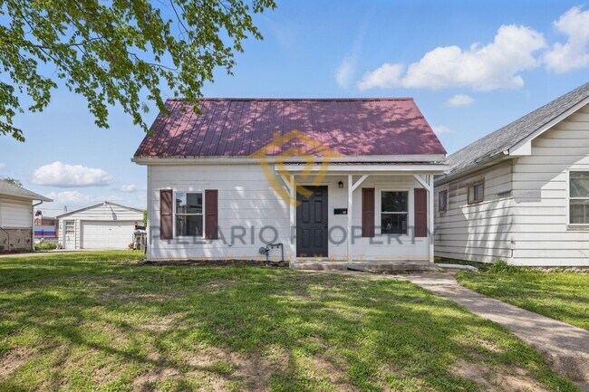 Building Photo - $500 OFF MOVE-IN SPECIAL!! 3 Bedroom, 1 Bathroom Cottage with Custom Finishes and Small Loft, Ava...