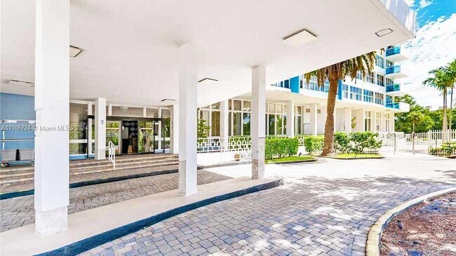 Foto del edificio - 7441 Wayne Ave