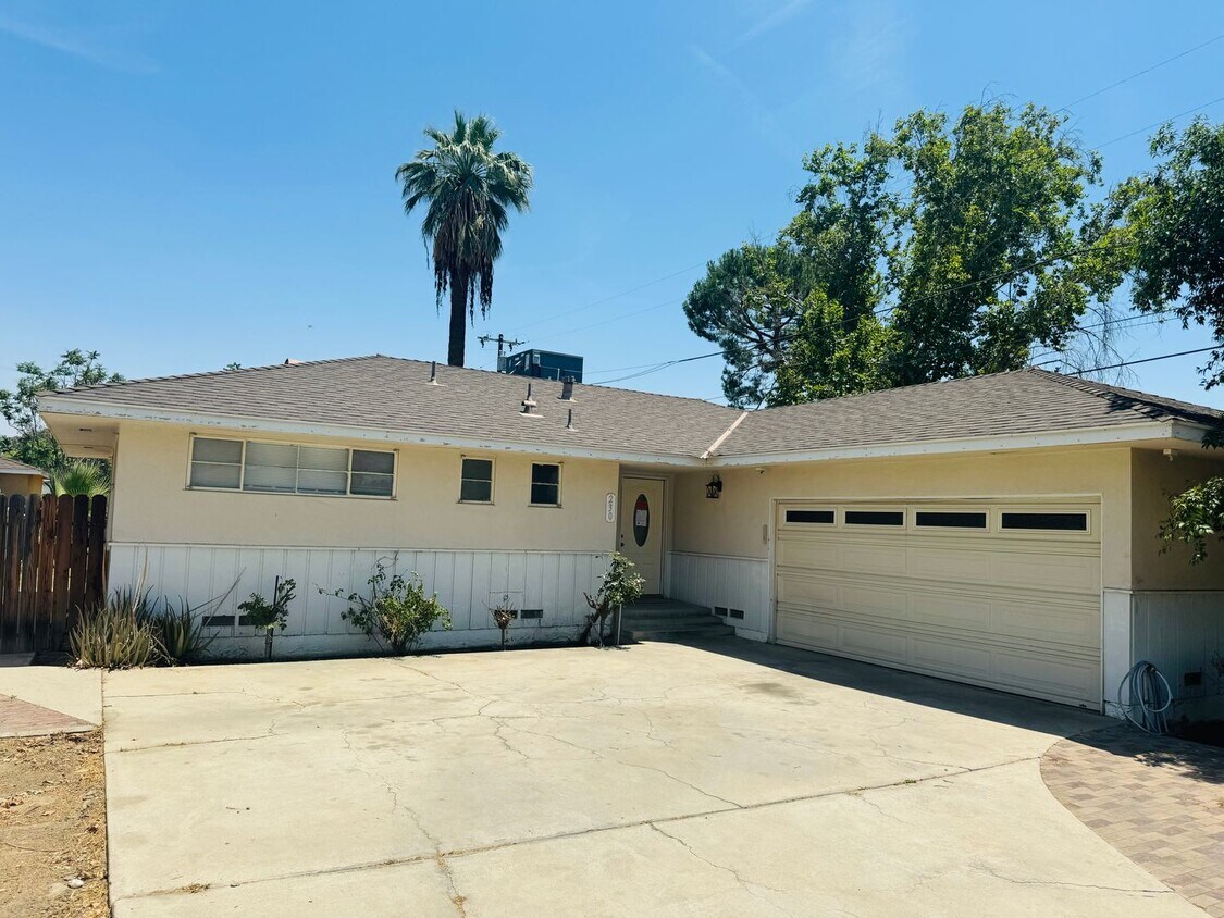 Foto principal - Charming property in Bakersfield – Minutes...