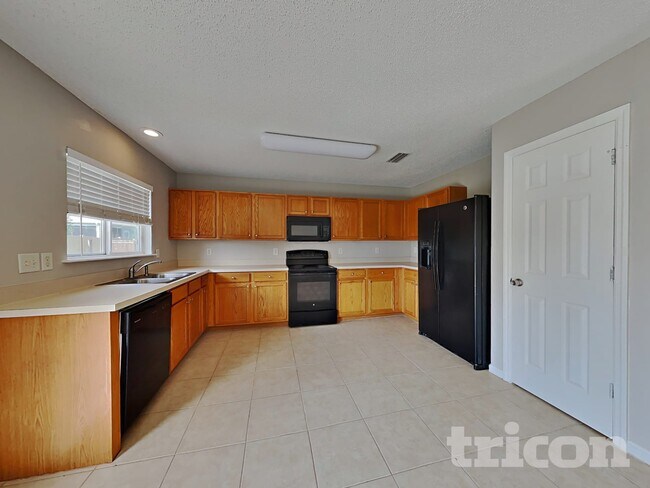 Building Photo - 7125 Beekman Lake Dr