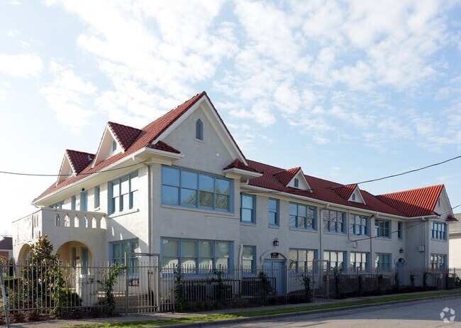 Building Photo - 1519 Bennett Ave