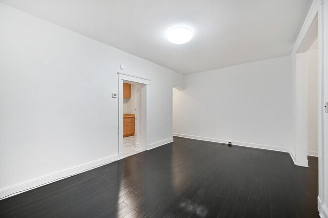 Comedor - 2431 Linden Ave