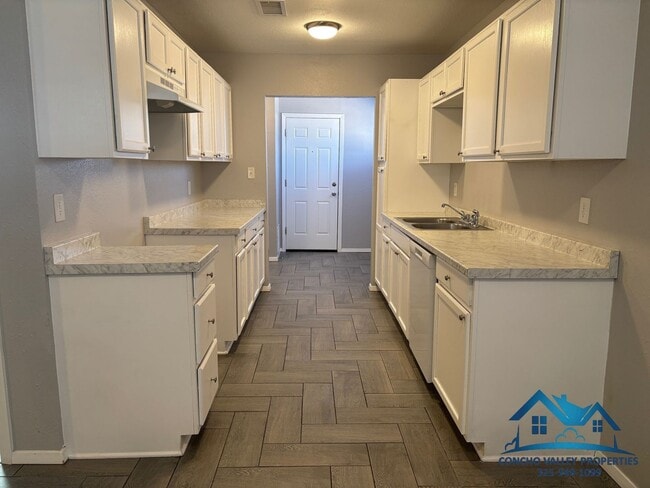 Building Photo - For Rent - 3 Bed/ 1.5 Bath near Fannin Elementary