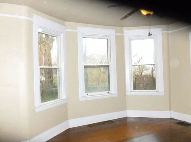 Foto del edificio - 635 Straight St