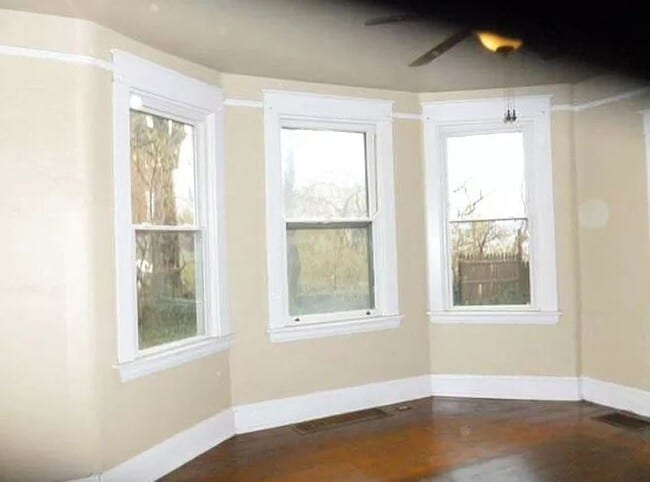 Building Photo - 635 Straight St