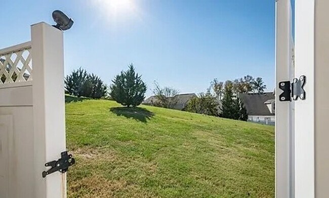 Foto del edificio - Donelson townhouse, 2 minutes from the lak...