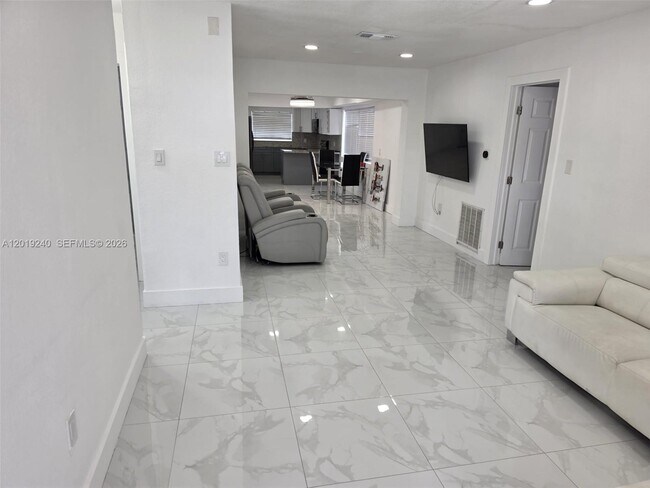 Foto del edificio - 6370 Fletcher St