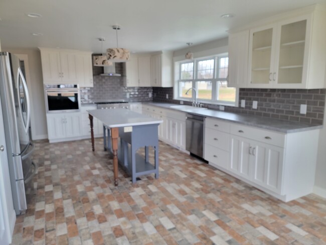 Building Photo - 3850 Parkview Ct