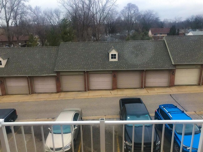 Building Photo - 2080 Cloverly Ln
