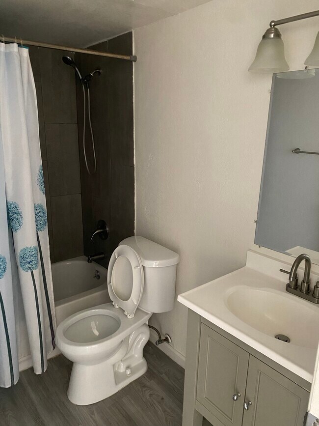 Foto del edificio - 3015 E Paradise Ln