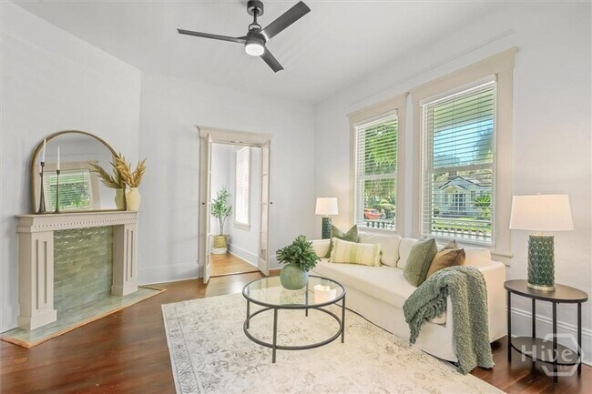 Foto del edificio - Beautifully Renovated 4-Bedroom Home with Charm & Modern Comfort – Savannah, GA