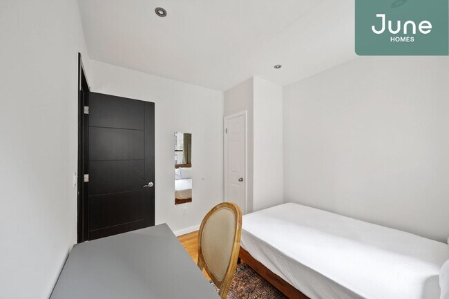Building Photo - ROOM ONLY in 3-bed/1.0-bath Home