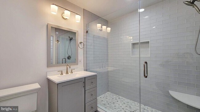 Building Photo - 1712 Mt Vernon Ave