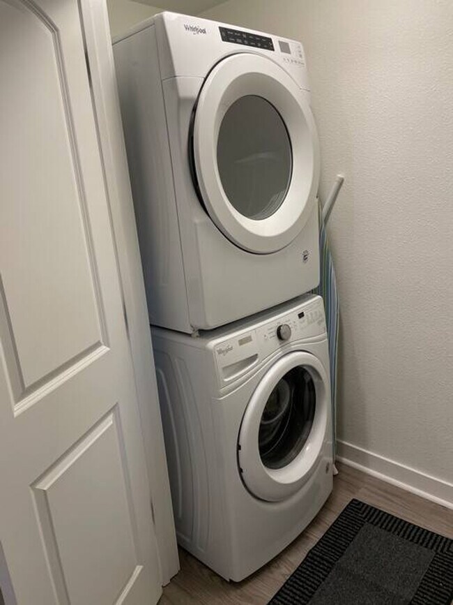 Foto del edificio - 1001 Cedar St