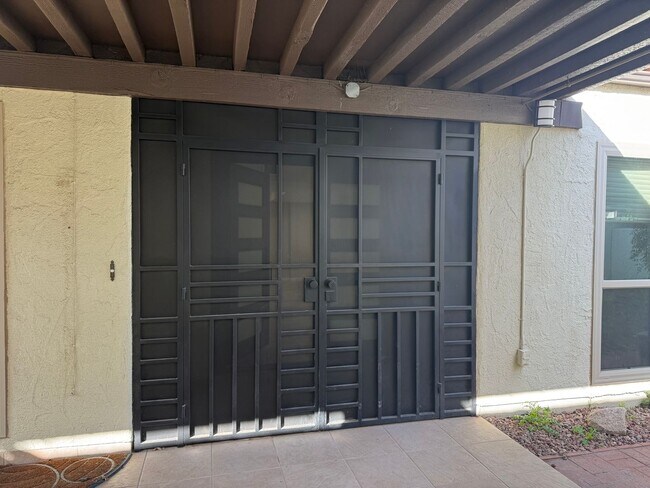 Building Photo - Spacious 3 Bed/2 Bath Townhouse w/ an Office in Northeast Tucson!