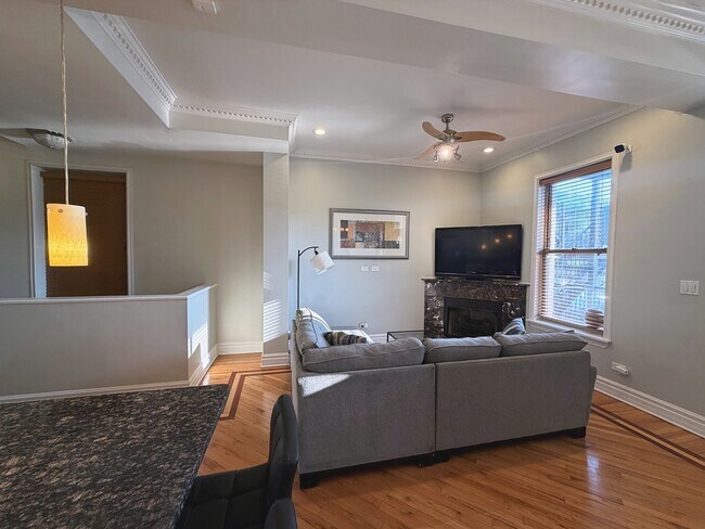 Foto del edificio - 4852 S Prairie Ave