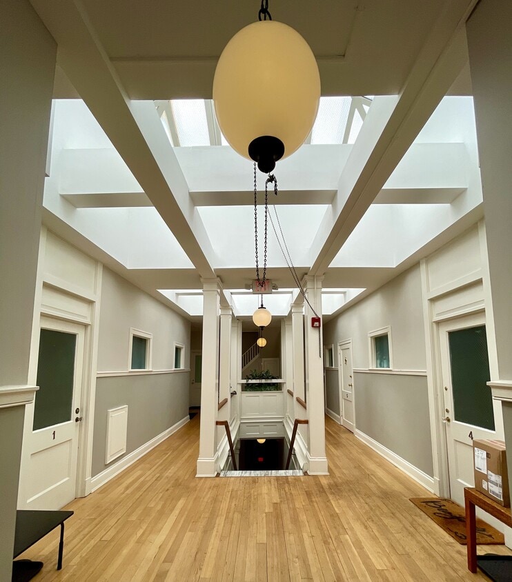 Photo - 88 Main St (New Canaan, CT)