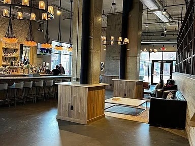 Bar/Restaurante en el Lobby - 80 E Milton Ave