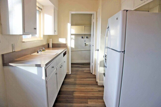 Foto del edificio - East Sonora Duplex with fenced Back Yard