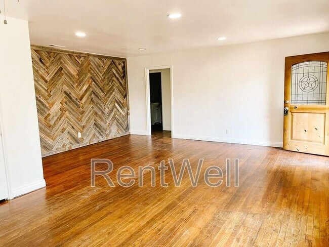 Foto del edificio - 2426 31st St