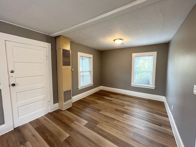 Building Photo - Move-in by 11/1/2025 and get December rent...