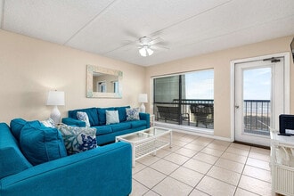 Building Photo - 404 Padre Blvd