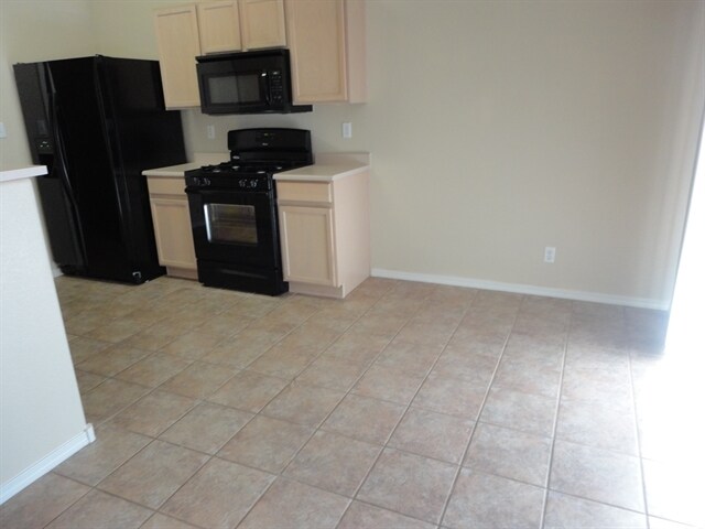 Building Photo - 7044 Glen Hills Dr NE