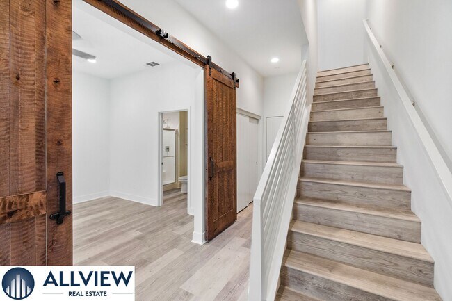 Foto del edificio - Gorgeous 4 Story Townhome Available in the Highly Desired 17 West Community!