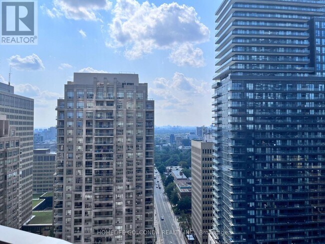 Building Photo - 11-2411 Wellesley St W