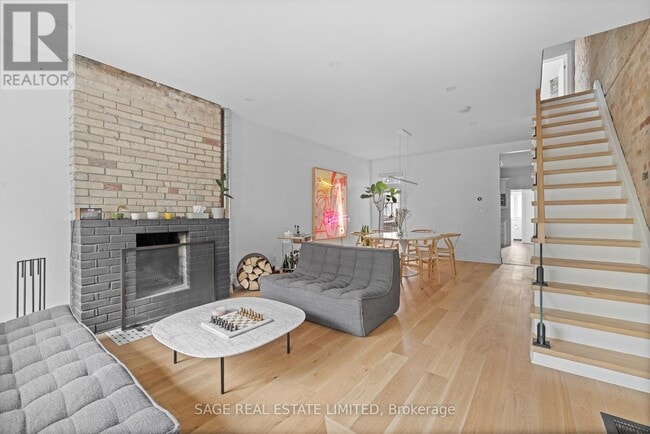 Building Photo - 7 Gore St