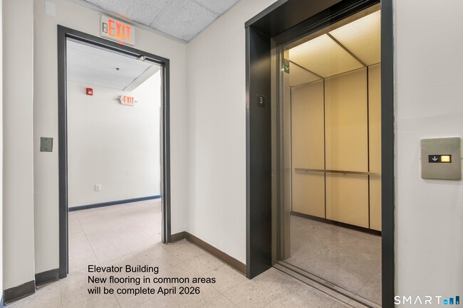 Building Photo - 937 Post Rd