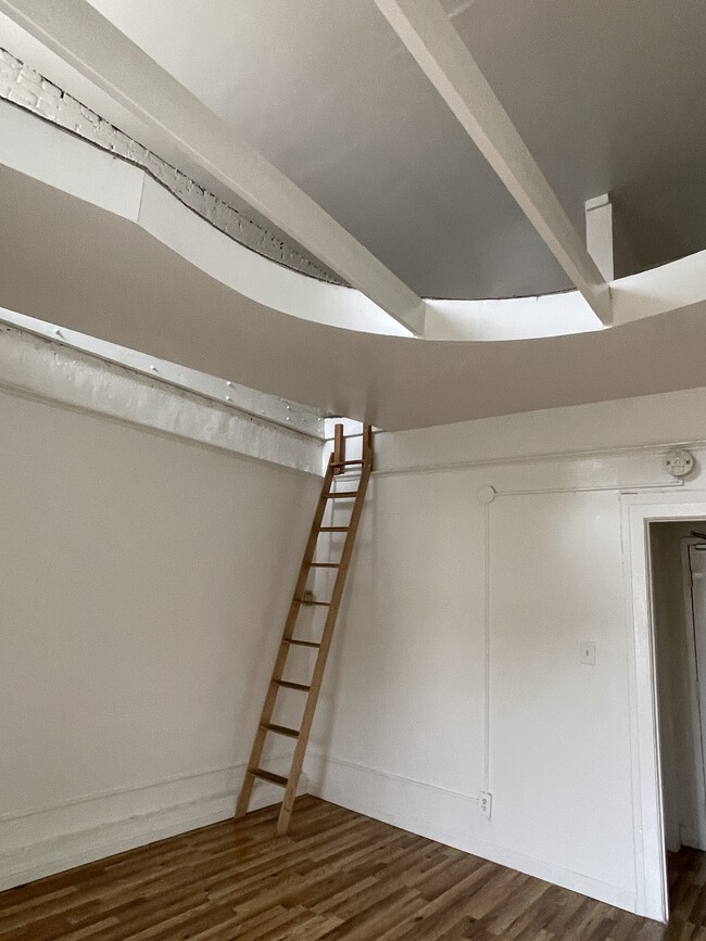 main room looking up at loft - 4013 W Sunset Blvd