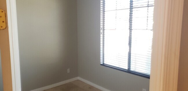 Building Photo - Foothills Reserve 4 bed + Office with Pool