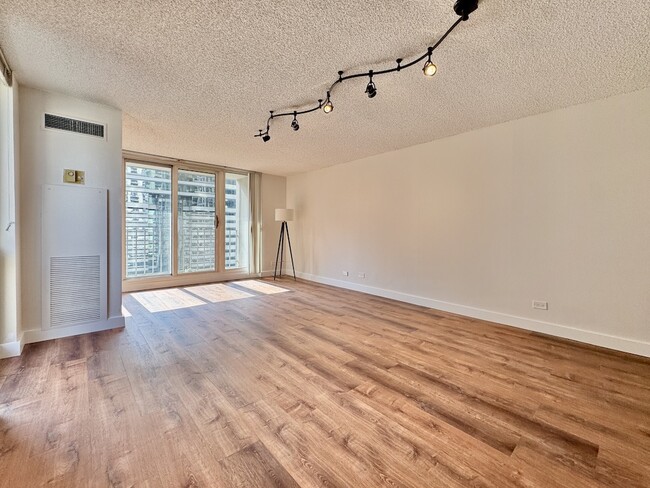 Building Photo - 200 N Dearborn St