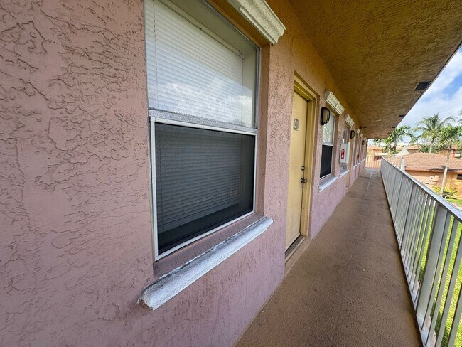 Foto del edificio - Nice 1-1 Condo Apartment with Central AC, Pool, & Laundry