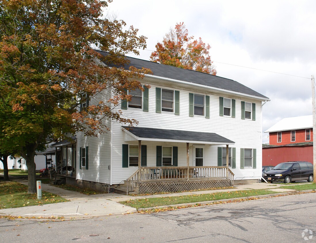 301 N Oliver St, Charlotte, MI 48813 Apartments in Charlotte, MI
