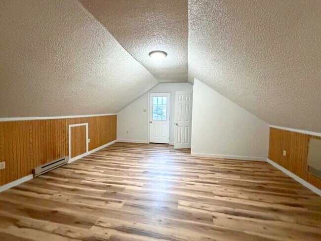 Foto del edificio - Studio Apartment in Mill Hall Close to Greenhouse!